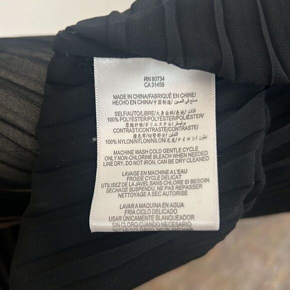 BCBG Generation Top Medium Black Scoop Neck Sheer Pleated Raw Hem Long Sleeve - Picture 10 of 11